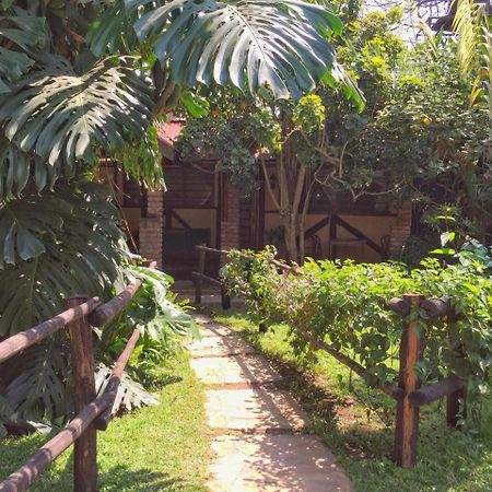 Outpost Lodge アルーシャ エクステリア 写真