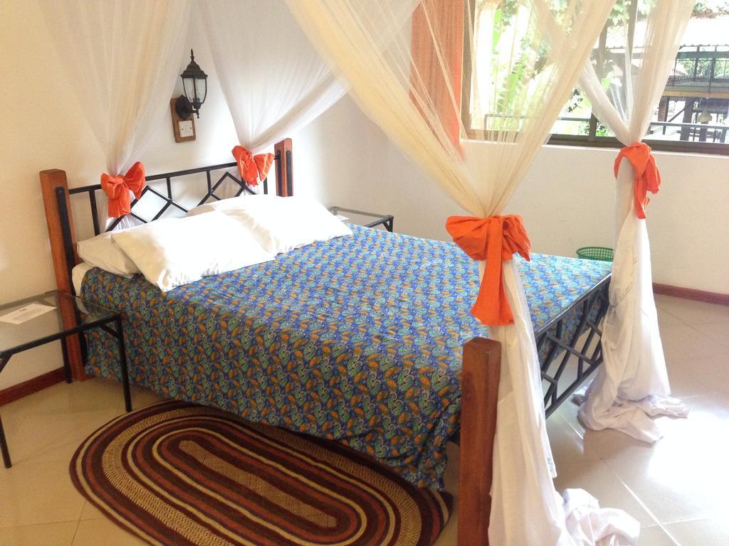 Outpost Lodge アルーシャ 部屋 写真